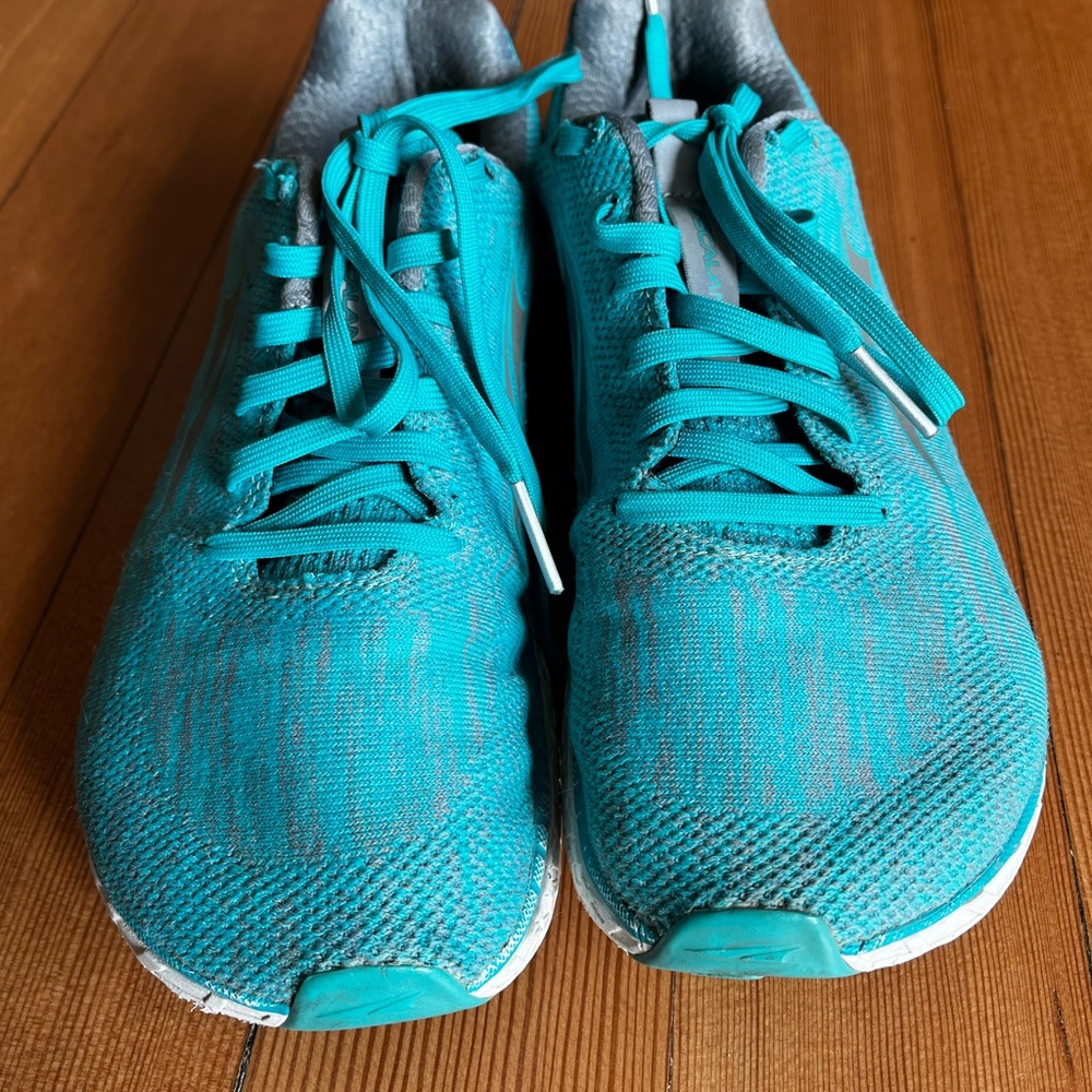 Altra Escalante 8.5 teal running shoes